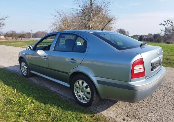 Skoda Octavia cena 8800 przebieg: 189000, rok produkcji 2002 z Zwoleń małe 301